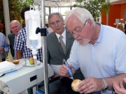 Ministerpräsident Carstensen beim Besuch der Söring GmbH in Quickborn