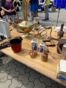 Flohmarkt für einen guten Zweck Flohmarkt Bild 1