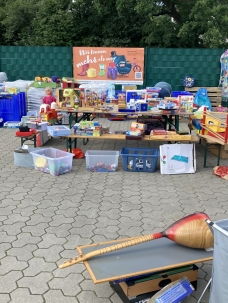 Flohmarkt für einen guten Zweck Flohmarkt Bild 2