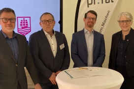 Unterzeichnung (v.l.n.r.): Oberbürgermeister Erik Sachse; Andreas Susczyk (AWO); Michael Behrens (Lebenshilfe) und Landrätin Elfi Heesch