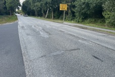 K23: Ausbruchstellen und Risse der Fahrbahn K23_Ausbruchstellen und Risse der Fahrbahn