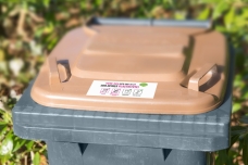 Biotonne mit Aufkleber