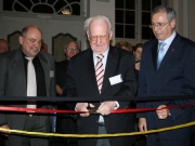 Pastor Matthias Neumann, Hans-Eberhard Zahn und Kreispräsident Burkhard E. Tiemann eröffneten die Ausstellung in der Drostei